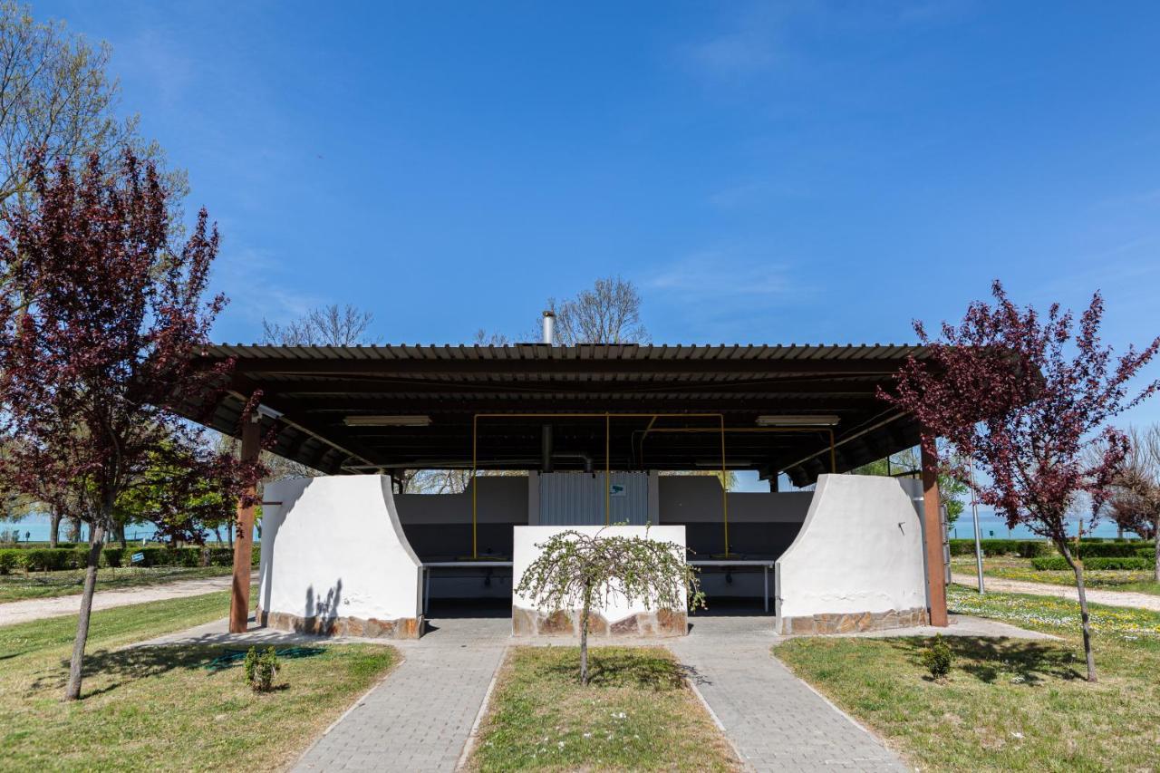 Aranypart Camping & Apartments Siofok Exterior photo